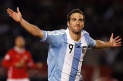 篮球赛场焦点！瑞士队对阵荷兰队，老将回归赛场，再度燃起斗志